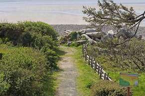 The Castle Rock Estate by Avantstay Steps From Arch Cape Beach w/ Hot 