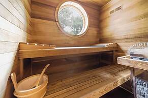 The Castle Rock Estate by Avantstay Steps From Arch Cape Beach w/ Hot 