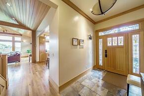 The Castle Rock Estate by Avantstay Steps From Arch Cape Beach w/ Hot 