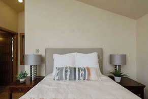 The Castle Rock Estate by Avantstay Steps From Arch Cape Beach w/ Hot 