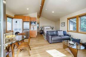 The Castle Rock Estate by Avantstay Steps From Arch Cape Beach w/ Hot 