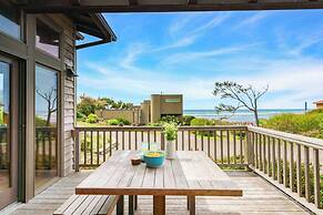 The Castle Rock Estate by Avantstay Steps From Arch Cape Beach w/ Hot 