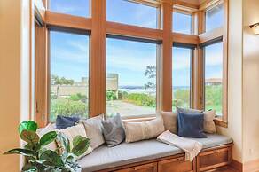 The Castle Rock Estate by Avantstay Steps From Arch Cape Beach w/ Hot 