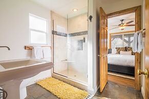 Angels Camp Lodge by Avantstay Log Style Home w/ Game Room & Hot Tub i