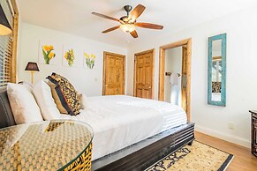 Angels Camp Lodge by Avantstay Log Style Home w/ Game Room & Hot Tub i