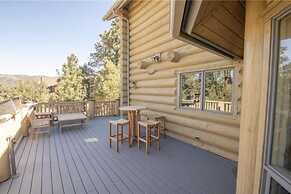 Penticton Lodge by Avantstay Log Cabin Home w/ Incredible Views, Large
