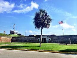 103 D Port O Call by Avantstay Close to Beach Community Pool