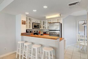 103 D Port O Call by Avantstay Close to Beach Community Pool