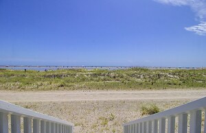 103 B Port O Call by Avantstay Direct Beach Access Screened In Porch!