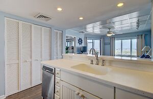 103 B Port O Call by Avantstay Direct Beach Access Screened In Porch!