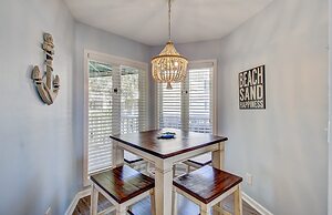 103 B Port O Call by Avantstay Direct Beach Access Screened In Porch!