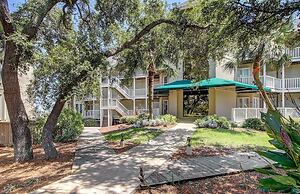 103 B Port O Call by Avantstay Direct Beach Access Screened In Porch!