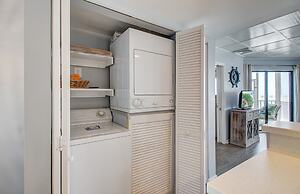 103 B Port O Call by Avantstay Direct Beach Access Screened In Porch!