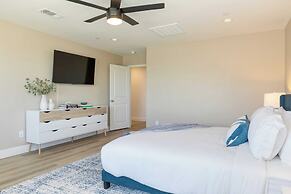 Desert Eden by Avantstay 6BR w/ Ensuite Backyard Oasis w/ Pool & Hot T