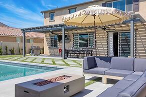 Desert Eden by Avantstay 6BR w/ Ensuite Backyard Oasis w/ Pool & Hot T