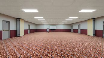 HomeTowne Studios by Red Roof & Conference Center Chicago – N Aurora/