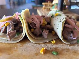 1961 Los Naranjos Hostal