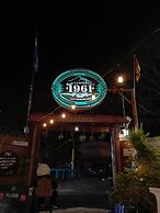 1961 Los Naranjos Hostal