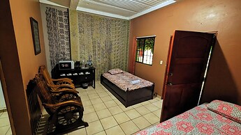 1961 Los Naranjos Hostal