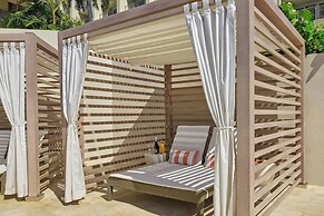 Buoy Haus Beach Resort St. Thomas, Autograph Collection