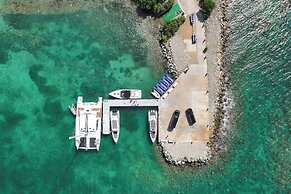 Buoy Haus Beach Resort St. Thomas, Autograph Collection