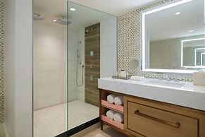 Buoy Haus Beach Resort St. Thomas, Autograph Collection