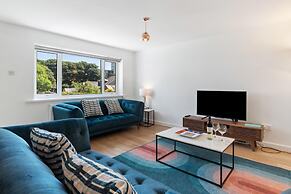 Merlins Gardens - Tenby Cottage