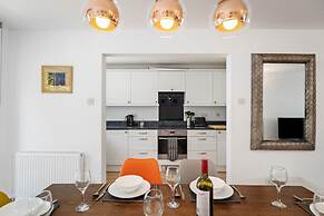 Merlins Gardens - Tenby Cottage