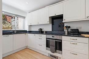 Merlins Gardens - Tenby Cottage