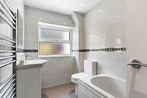 Merlins Gardens - Tenby Cottage