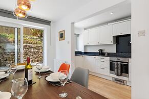 Merlins Gardens - Tenby Cottage