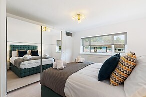 Merlins Gardens - Tenby Cottage