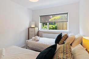 Merlins Gardens - Tenby Cottage