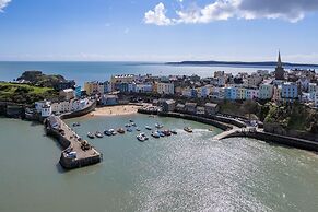 Merlins Gardens - Tenby Cottage
