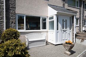 Merlins Gardens - Tenby Cottage
