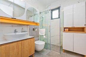 Ragusa Sea View apartment by DuHomes