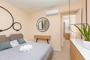 Ragusa Sea View apartment by DuHomes