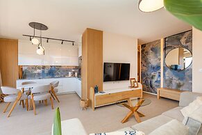 Ragusa Sea View apartment by DuHomes