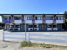 Departure Bay Motel