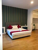 Amazing Pool By Platinum Suites