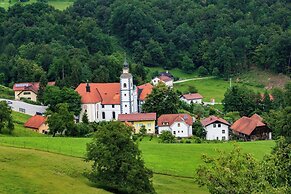 Rudnica Hill Lodge