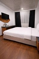 Shelton Airport Otel