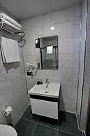 Shelton Airport Otel