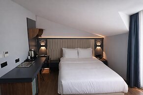 Shelton Airport Otel