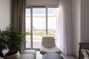 YAMAS Urban Living Sunny Pool Penthouse