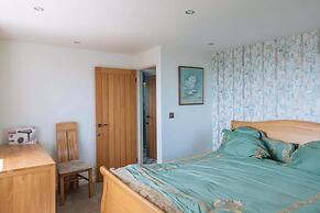 Lush & Spacious 3BD House - East Brighton