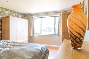 Lush & Spacious 3BD House - East Brighton