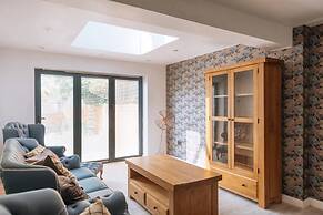 Lush & Spacious 3BD House - East Brighton