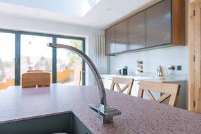 Lush & Spacious 3BD House - East Brighton