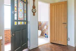 Lush & Spacious 3BD House - East Brighton